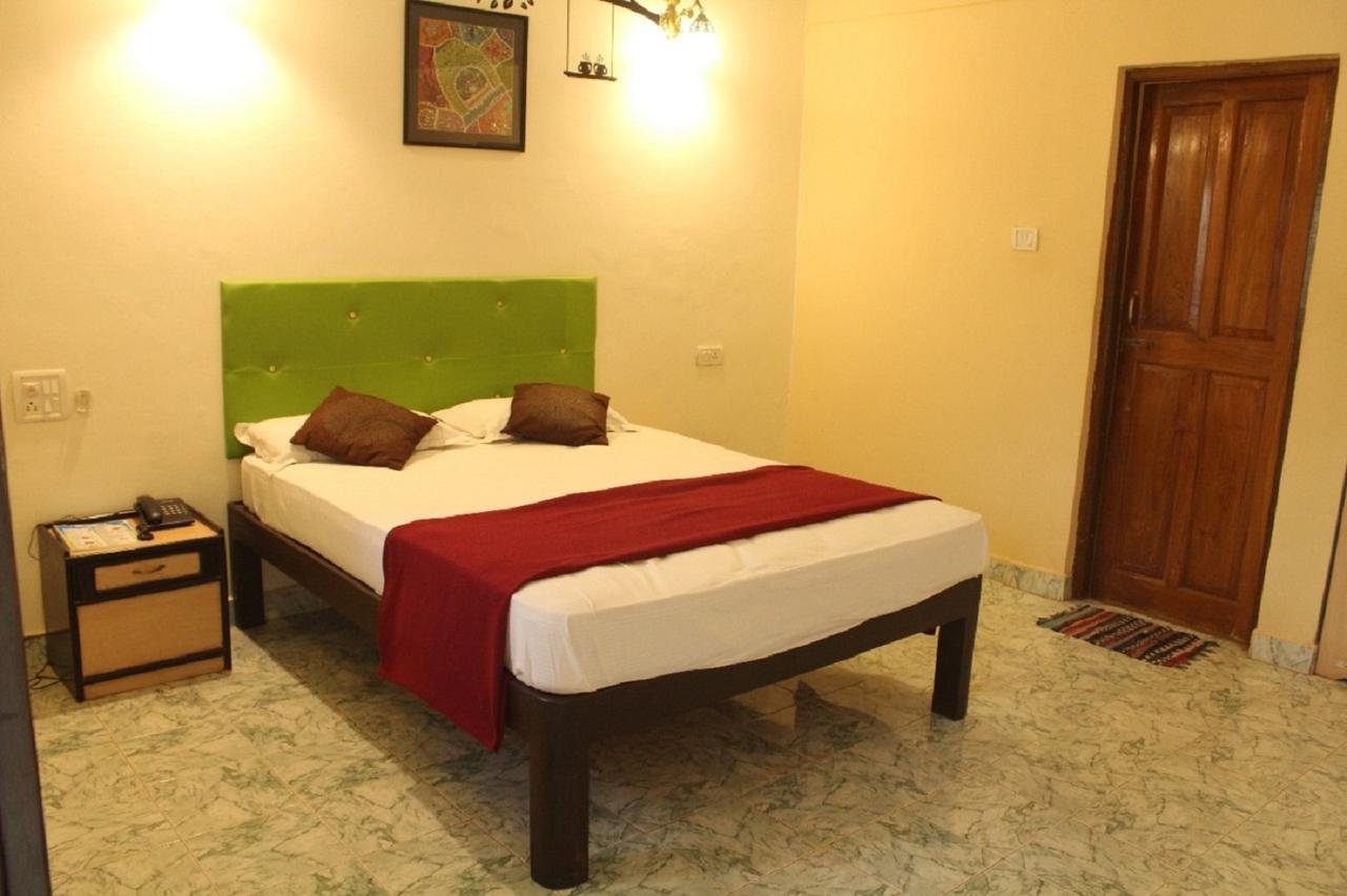 Dona Julia Beach Resort Калангуте Екстериор снимка