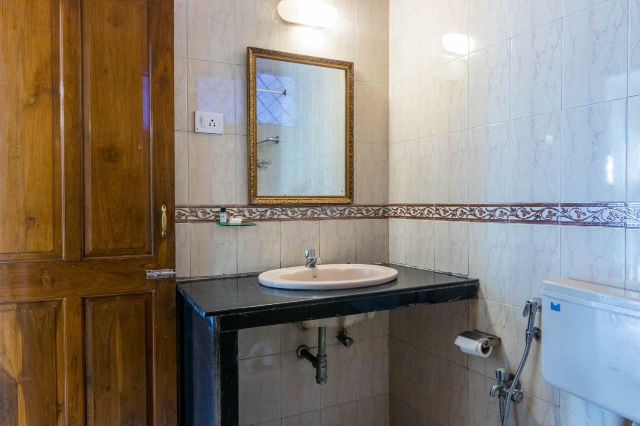 Dona Julia Beach Resort Калангуте Екстериор снимка