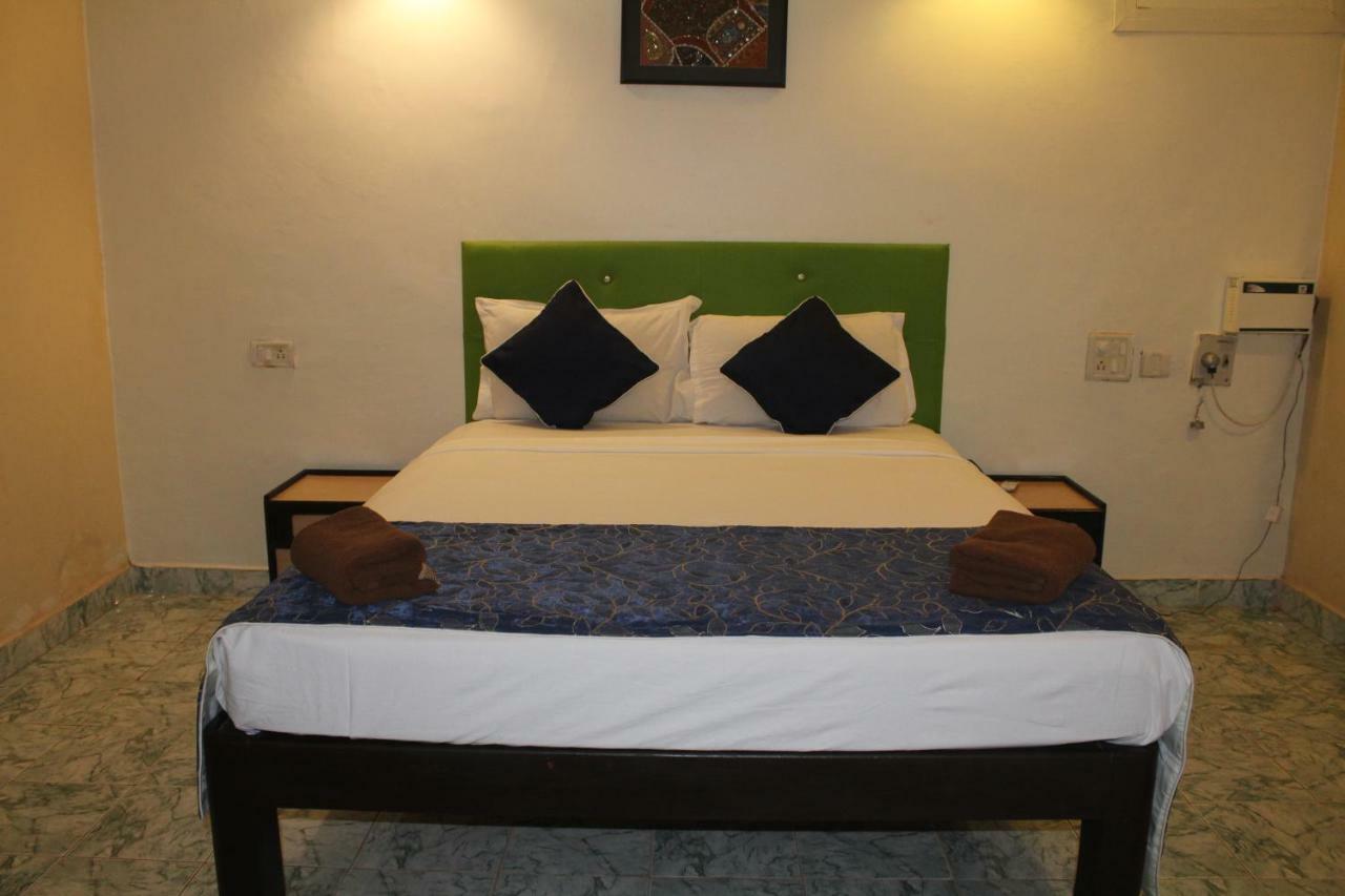 Dona Julia Beach Resort Калангуте Екстериор снимка